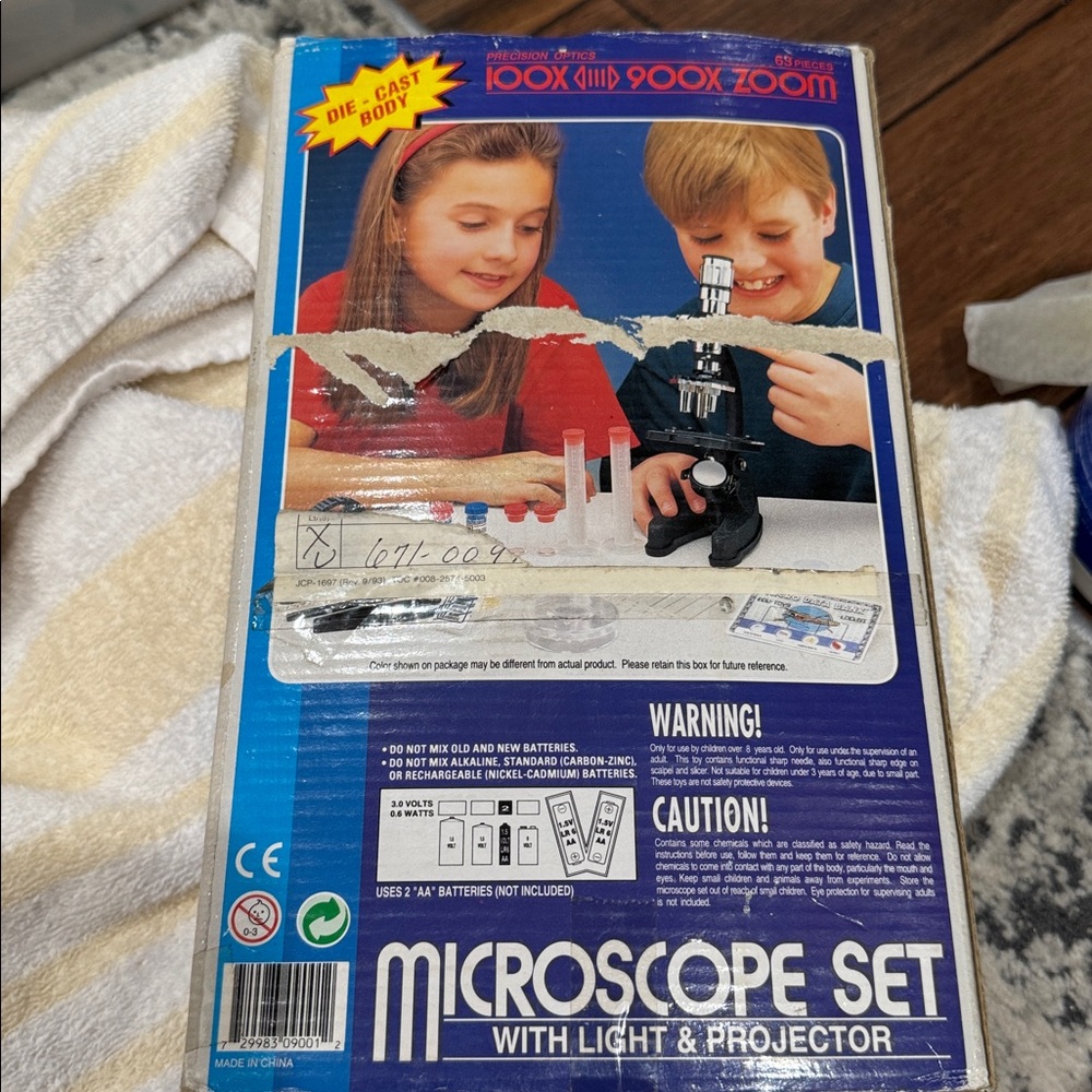 Vintage Microscope Set with Light & Projector - Picture 2 of 9